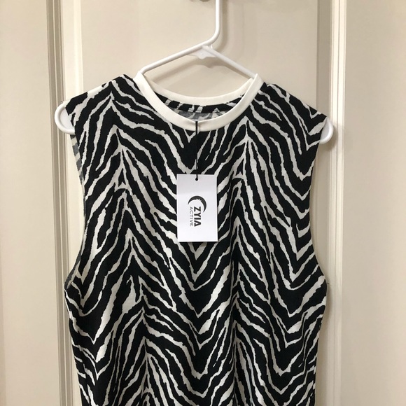 NWT - Zyia - Safari Tank - Size Medium - Picture 4 of 7